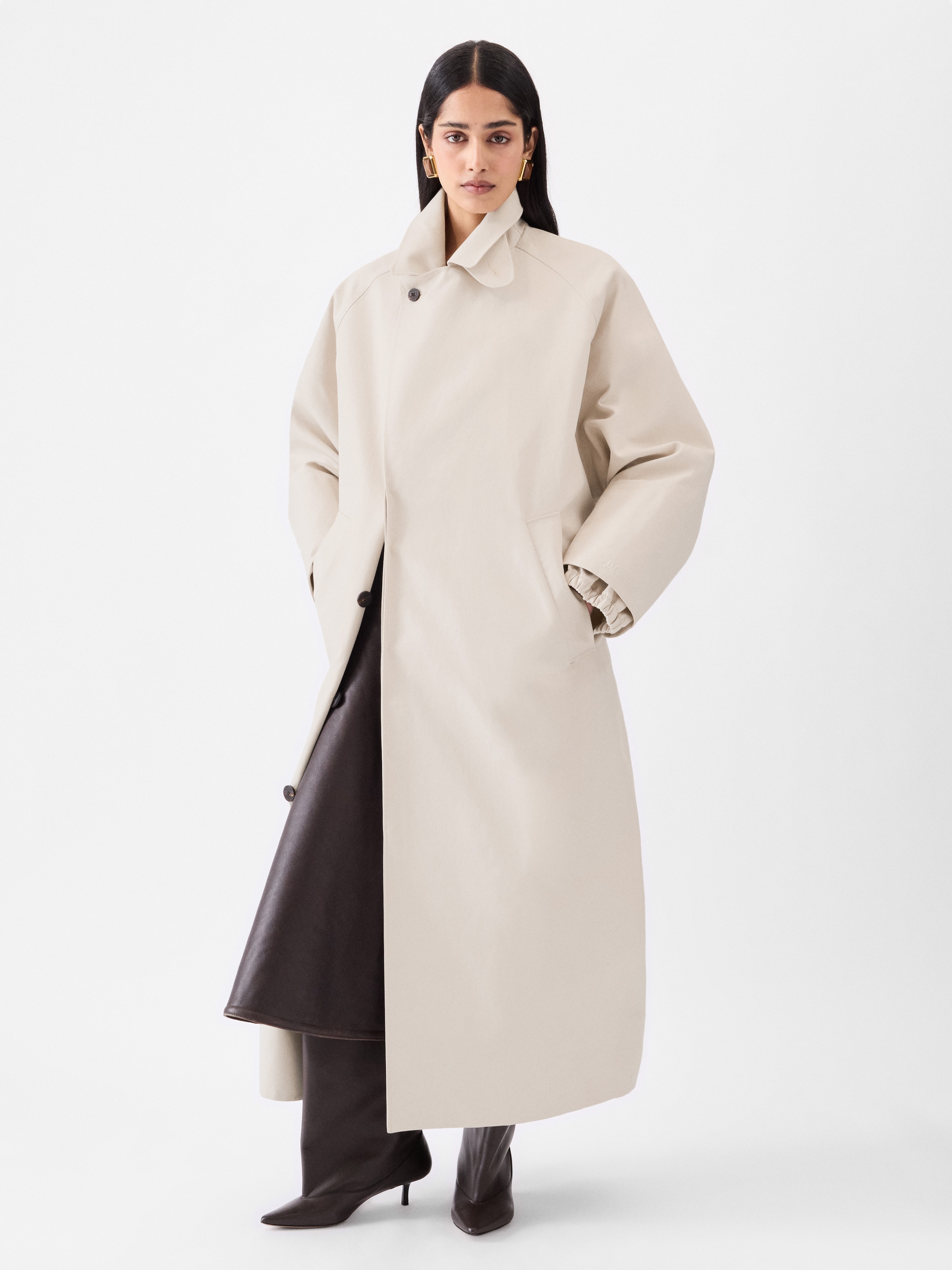 The Trapezi trench coat by JACQUEMUS | Official website